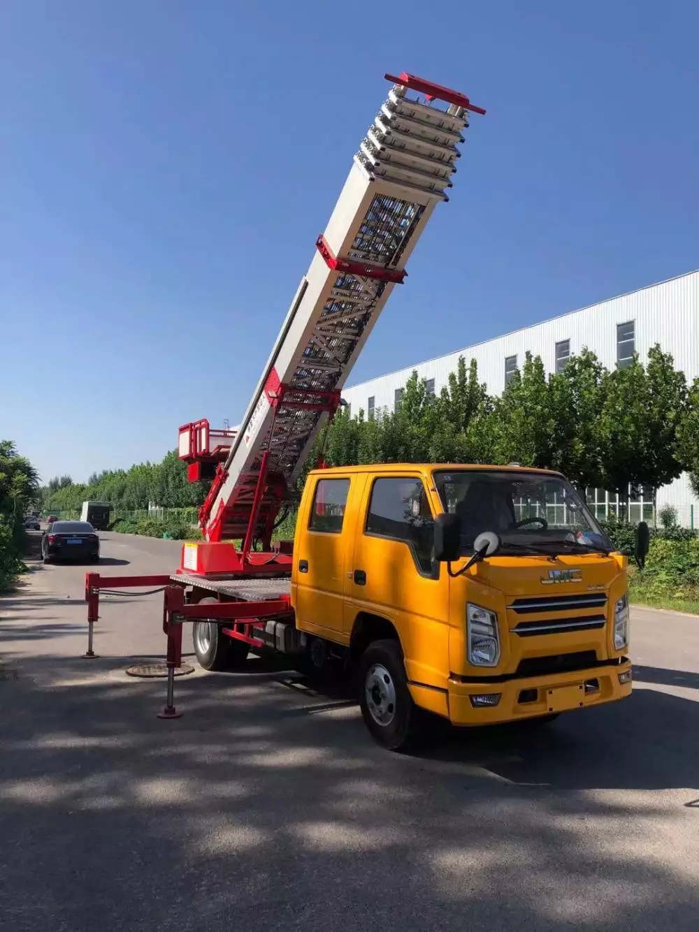 清河县附近的云梯车出租服务：轻松解决高空作业需求