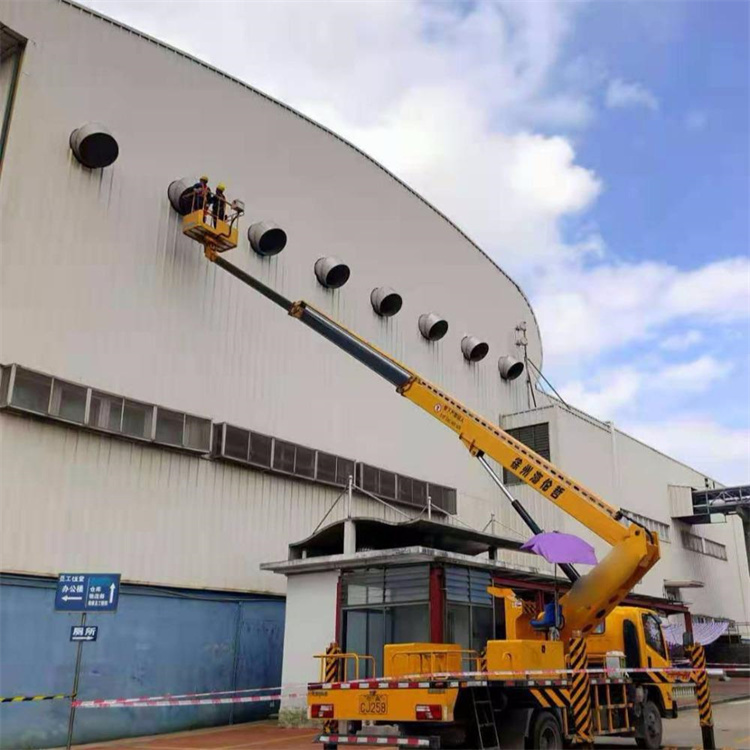 清河县高空作业车出租服务：专业广告牌安装解决方案